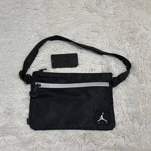 🧁 NWT Jordan Crossbody Bag